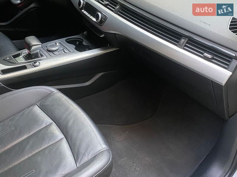 Седан Audi A4 2018 в Дубно