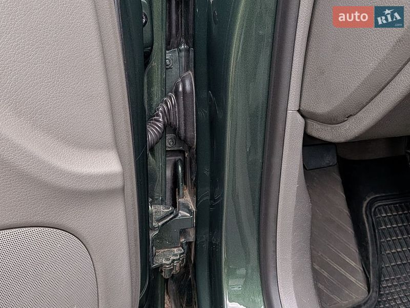 Седан Audi A4 2001 в Обухові