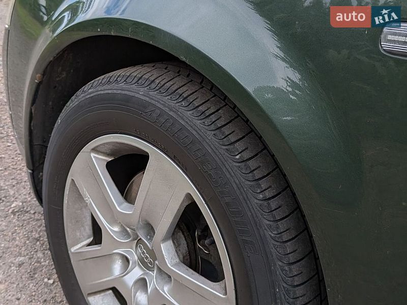 Седан Audi A4 2001 в Обухові