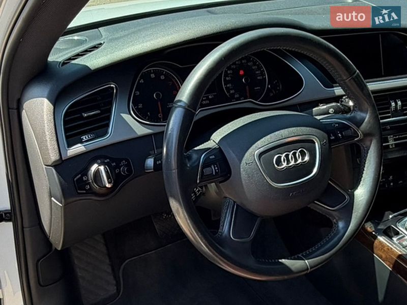 Седан Audi A4 2012 в Одесі
