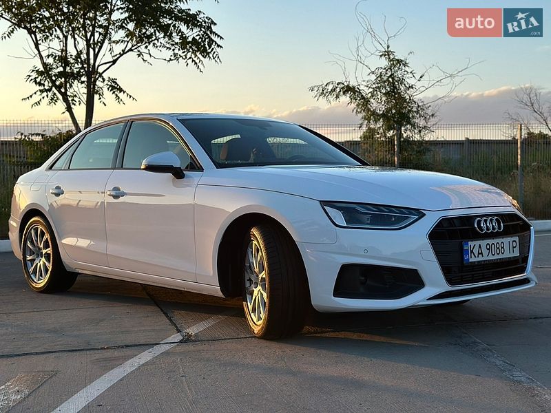 Седан Audi A4 2022 в Одесі