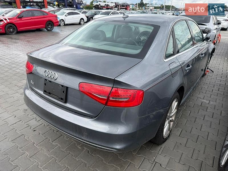 Седан Audi A4 2014 в Львове