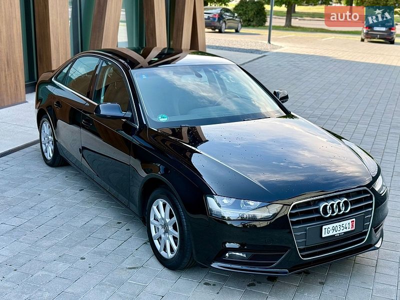 Седан Audi A4 2012 в Луцке