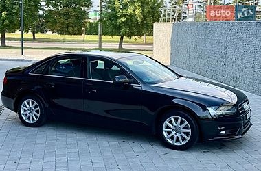 Седан Audi A4 2012 в Луцке
