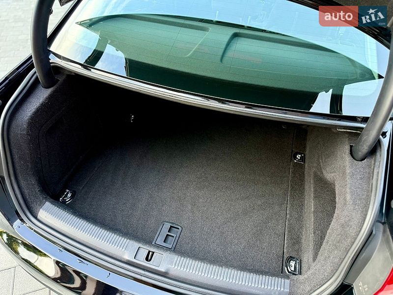 Седан Audi A4 2012 в Луцке