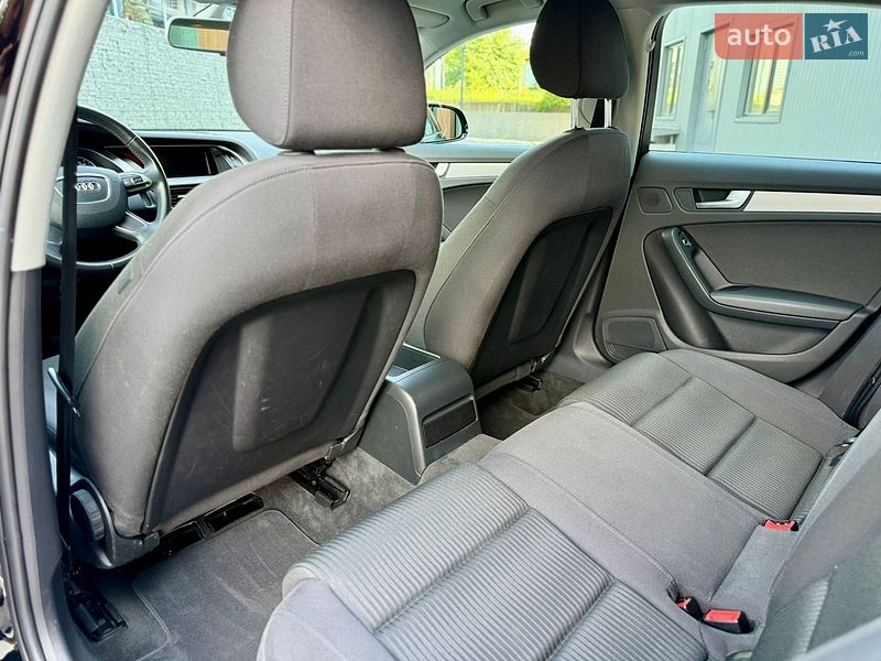 Седан Audi A4 2012 в Луцке