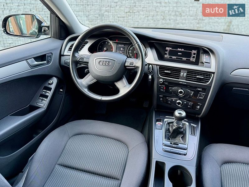 Седан Audi A4 2012 в Луцке