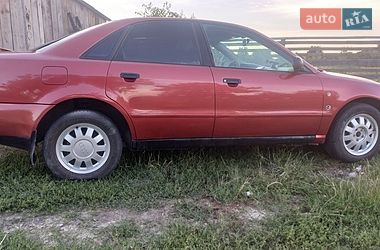 Седан Audi A4 1996 в Любешове