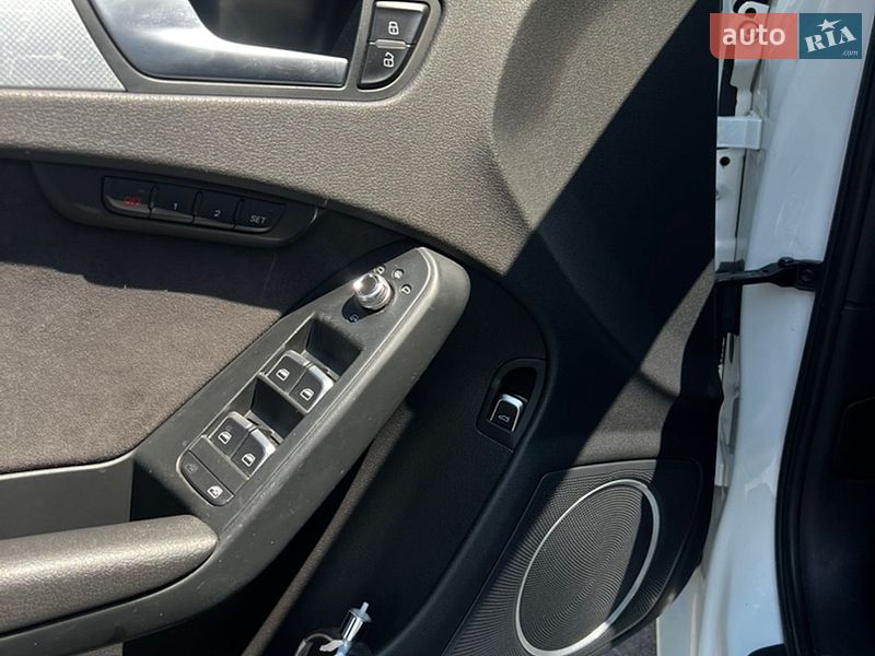 Седан Audi A4 2012 в Києві