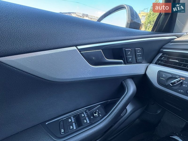Седан Audi A4 2017 в Киеве