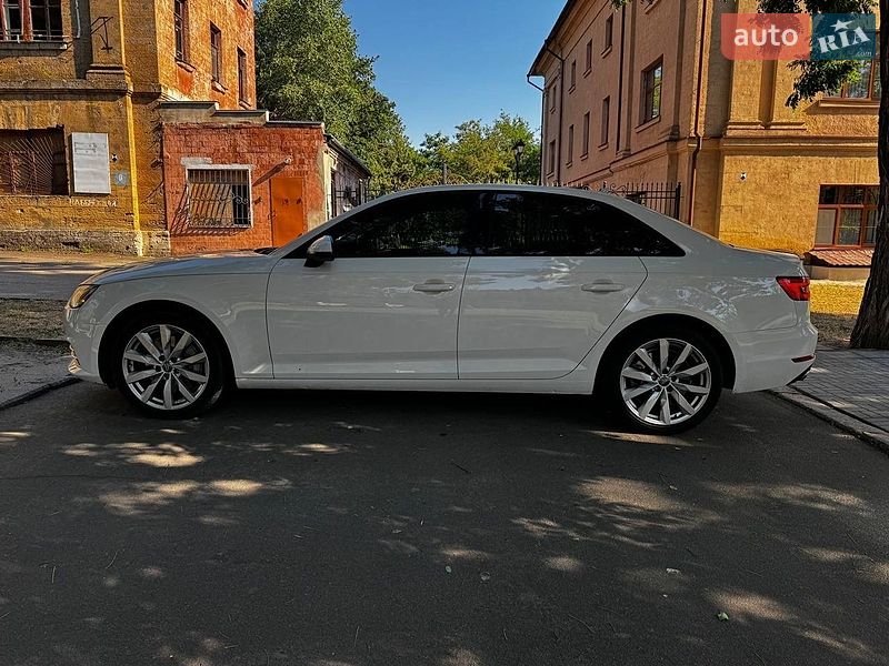 Седан Audi A4 2016 в Одессе