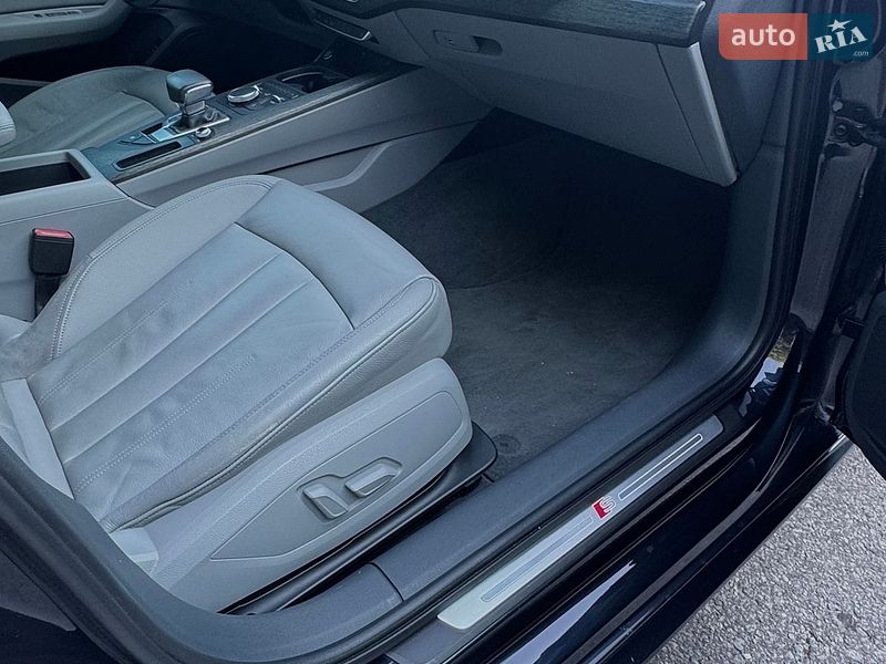 Седан Audi A4 2018 в Полтаві