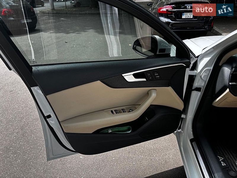 Седан Audi A4 2018 в Одесі