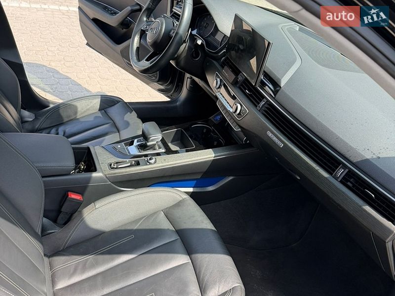 Седан Audi A4 2020 в Львові