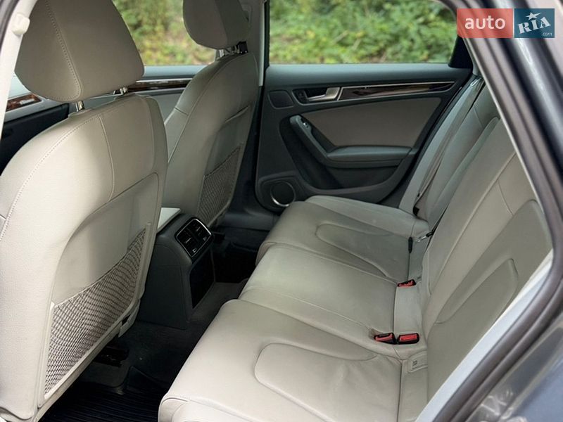 Седан Audi A4 2015 в Львові