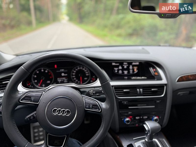 Седан Audi A4 2015 в Львові