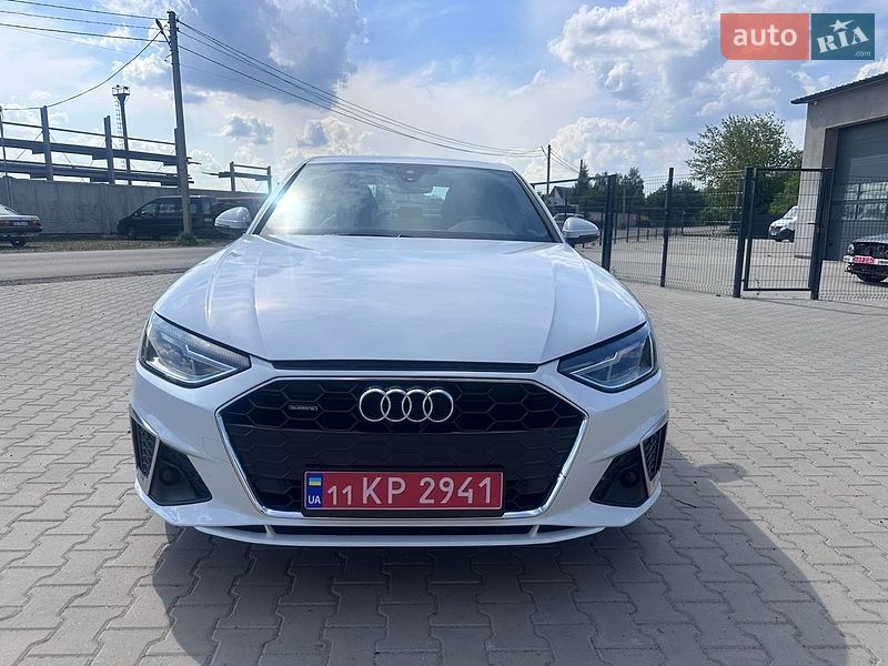Седан Audi A4 2021 в Нововолынске