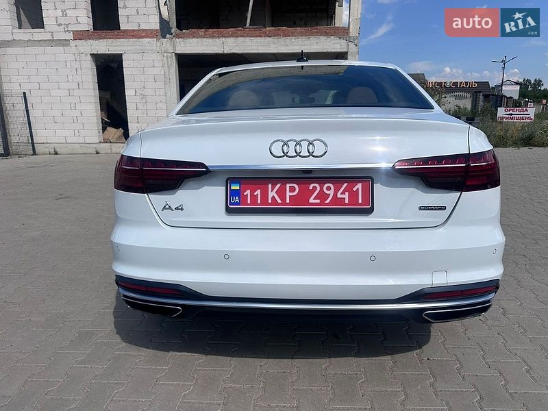 Седан Audi A4 2021 в Нововолынске