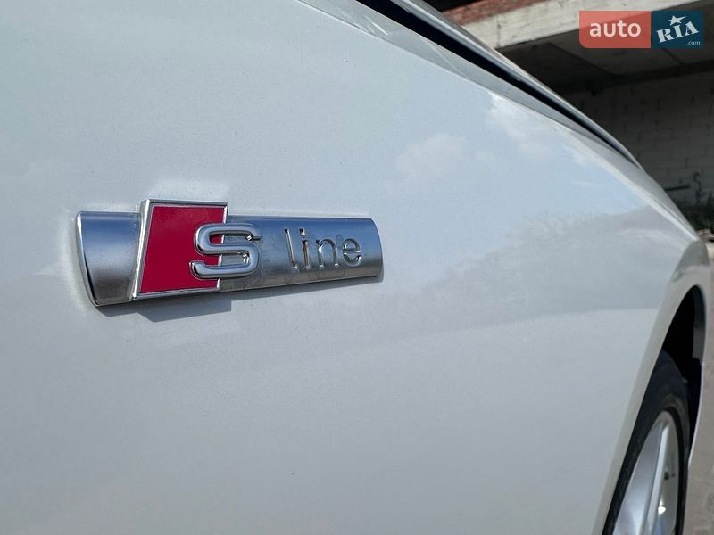 Седан Audi A4 2021 в Нововолынске
