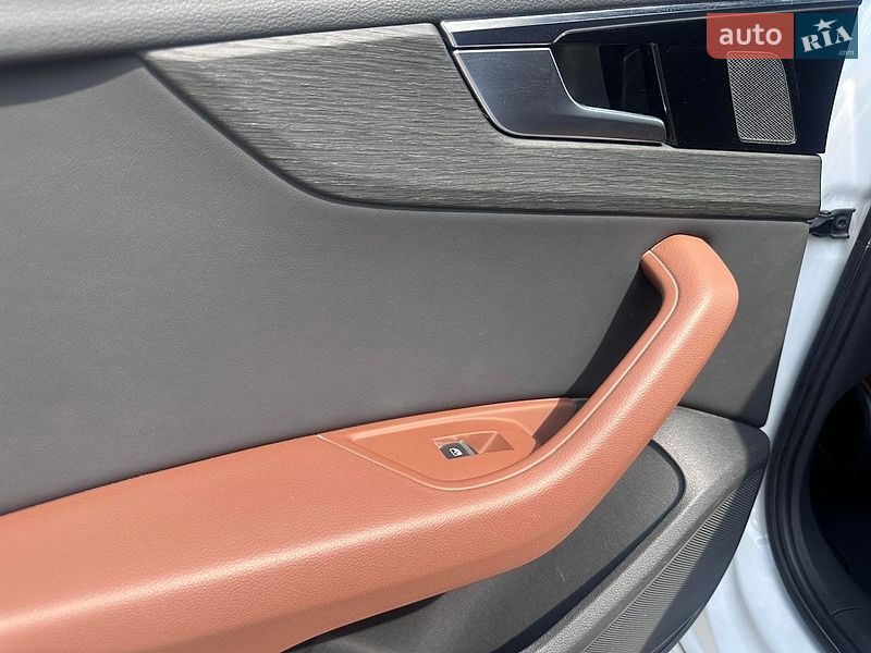 Седан Audi A4 2021 в Нововолынске