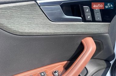 Седан Audi A4 2021 в Нововолынске