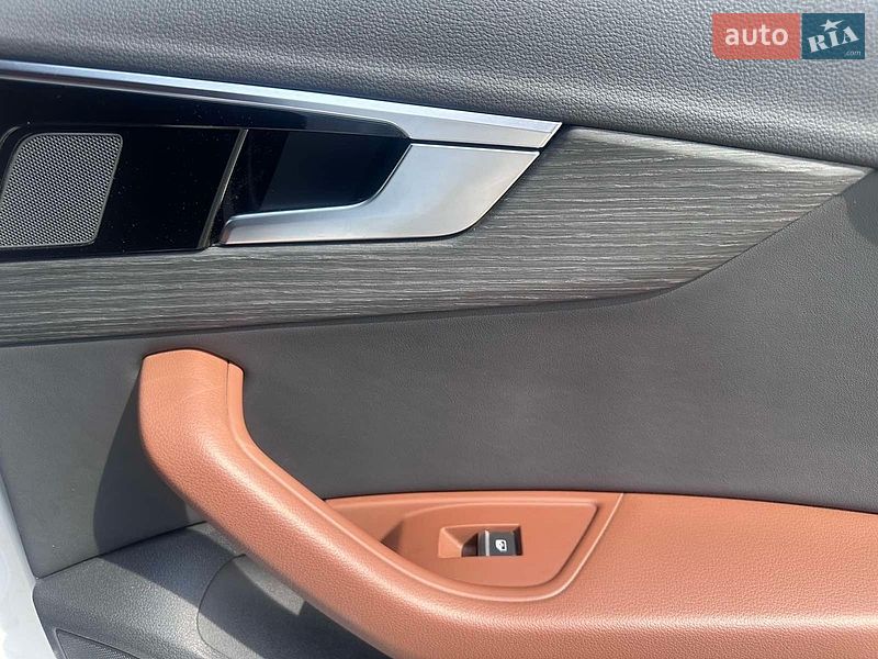 Седан Audi A4 2021 в Нововолынске