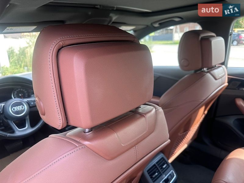 Седан Audi A4 2021 в Нововолынске