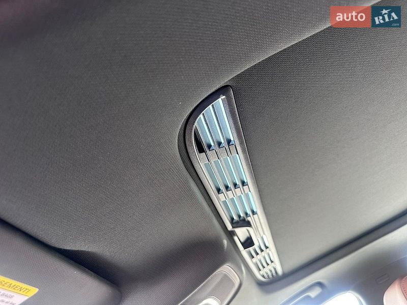 Седан Audi A4 2021 в Нововолынске