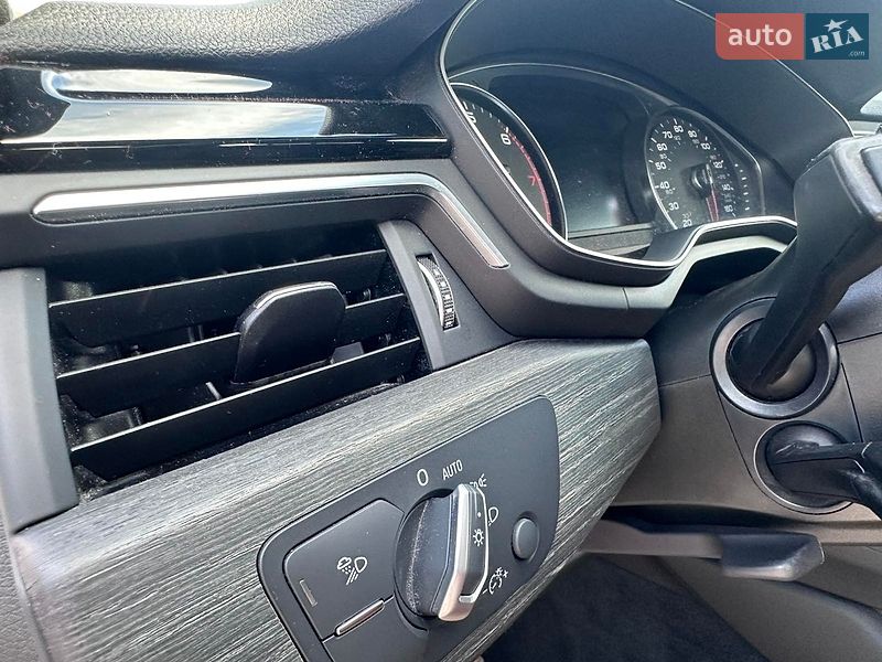 Седан Audi A4 2021 в Нововолынске