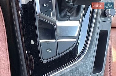 Седан Audi A4 2021 в Нововолынске