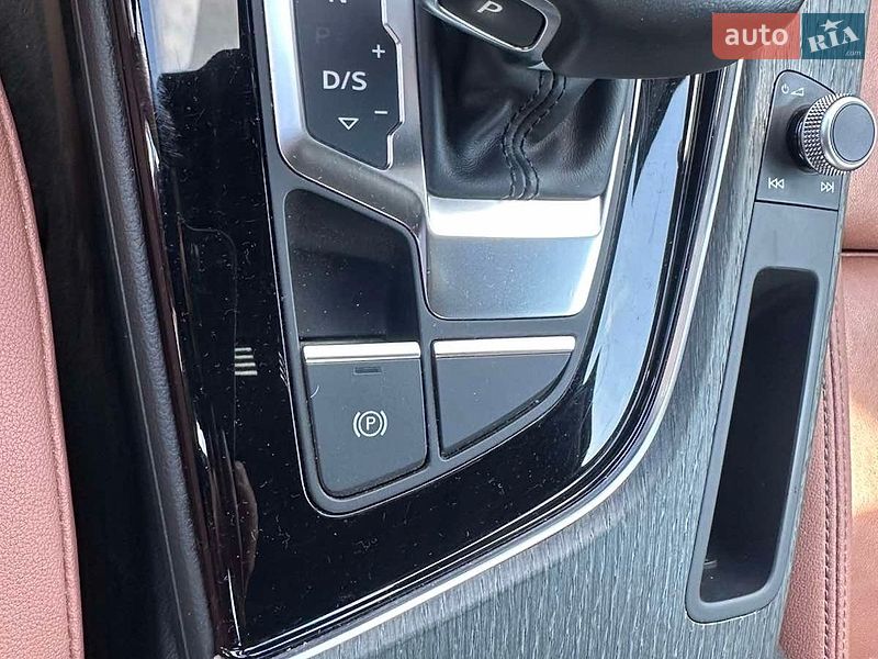 Седан Audi A4 2021 в Нововолынске