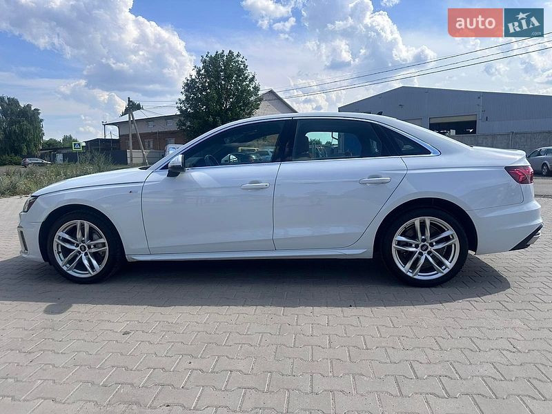 Седан Audi A4 2021 в Нововолынске