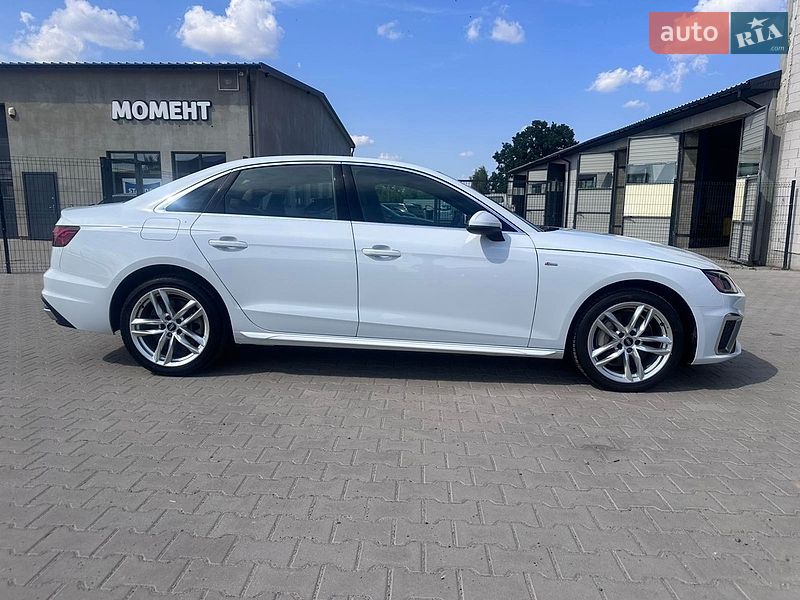 Седан Audi A4 2021 в Нововолынске