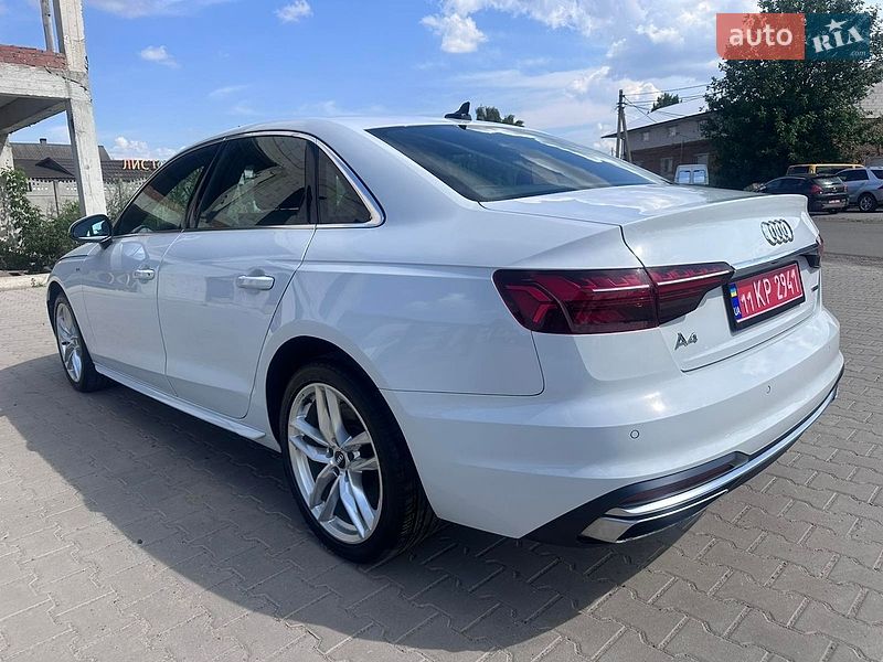 Седан Audi A4 2021 в Нововолынске