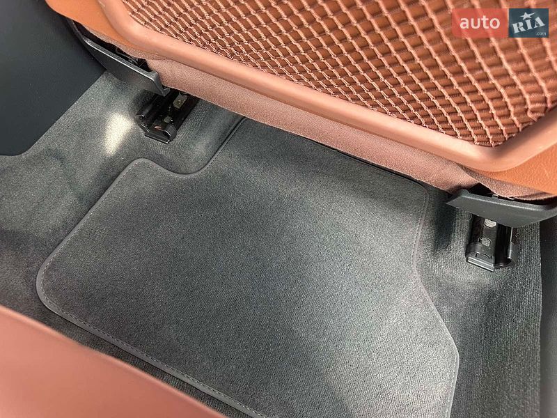 Седан Audi A4 2021 в Нововолынске