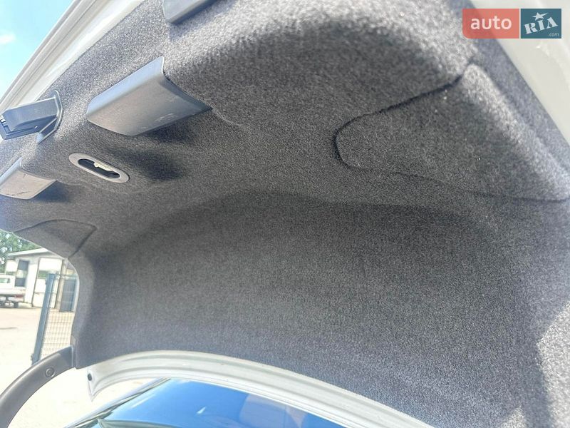 Седан Audi A4 2021 в Нововолынске