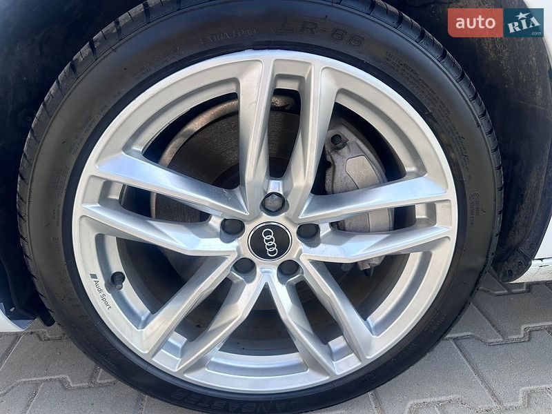 Седан Audi A4 2021 в Нововолынске
