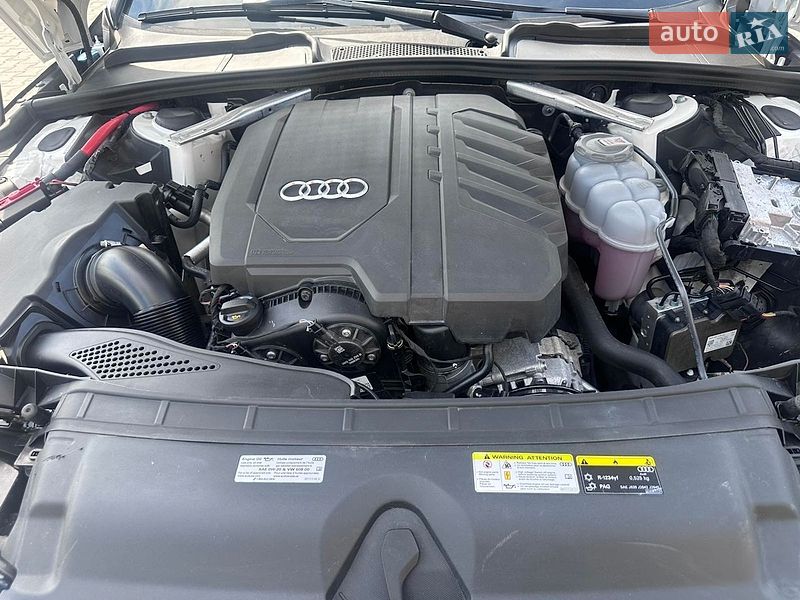 Седан Audi A4 2021 в Нововолынске