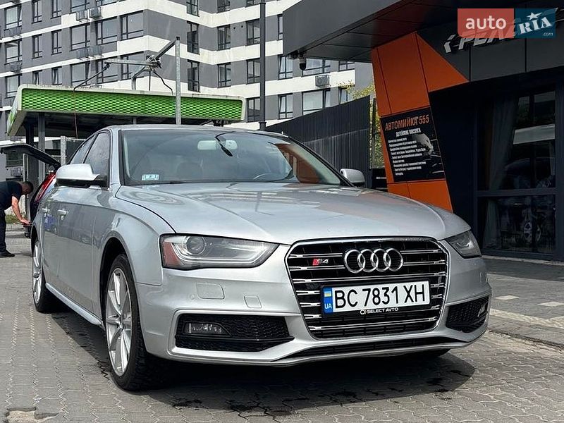 Седан Audi A4 2013 в Львове Седан Audi A4 2013 в Львове