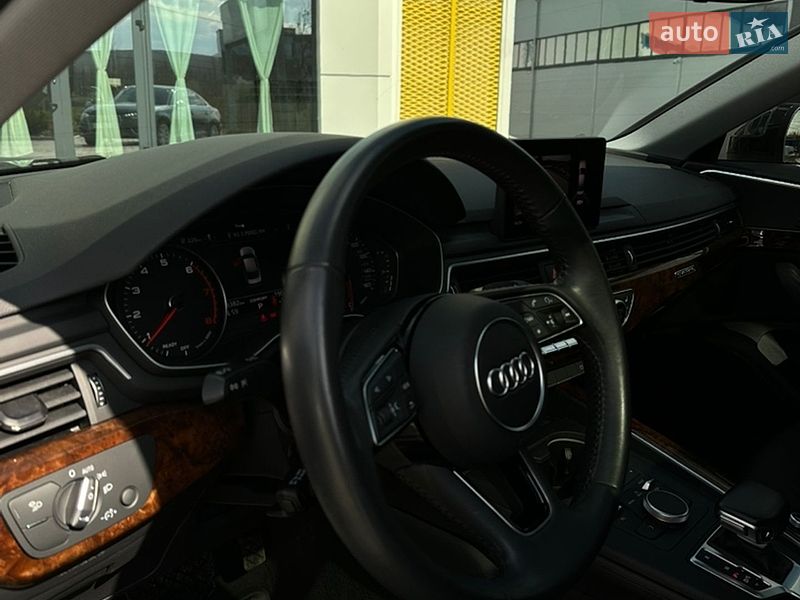 Седан Audi A4 2019 в Львові