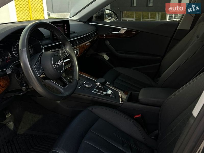 Седан Audi A4 2019 в Львові