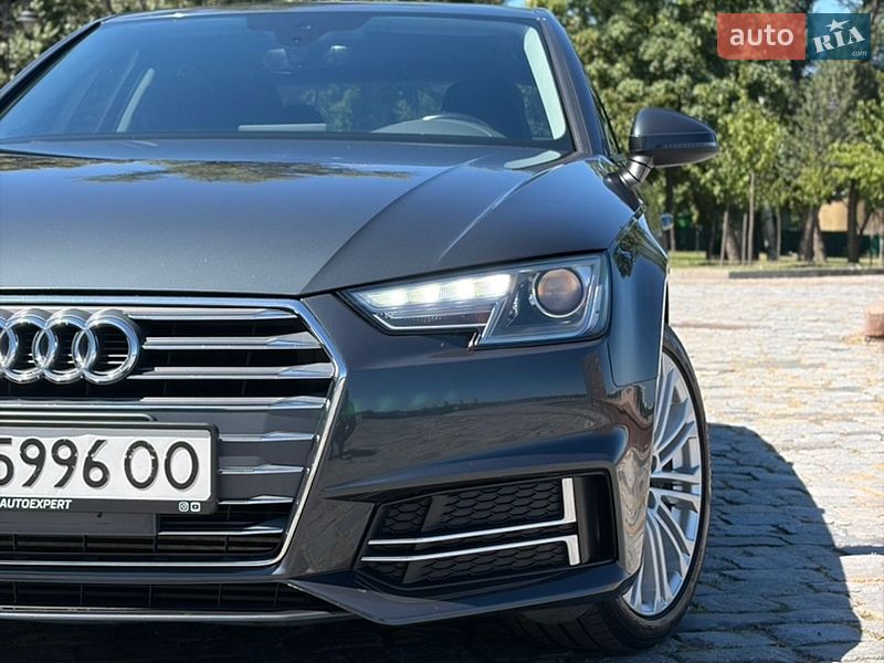 Седан Audi A4 2016 в Киеве