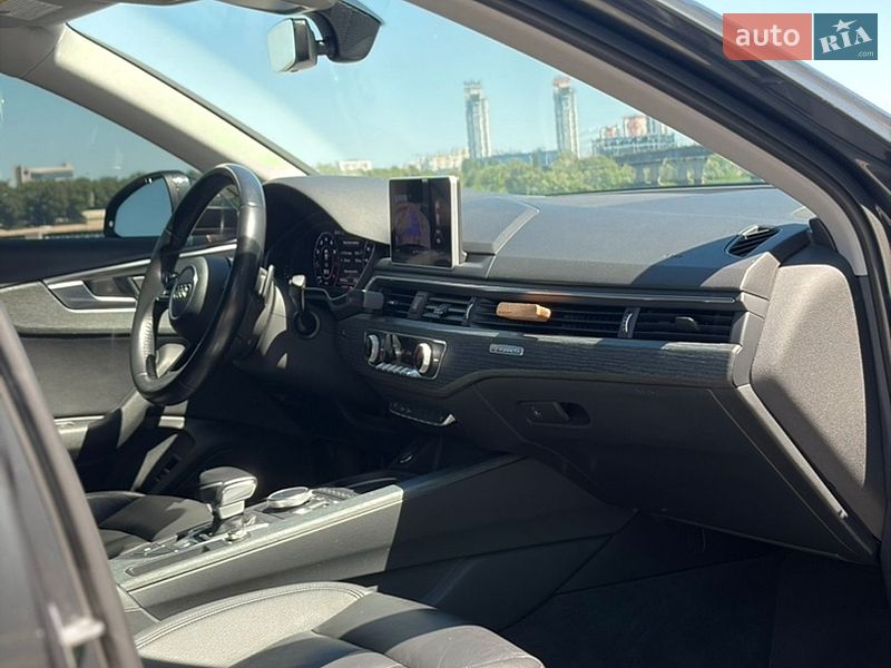 Седан Audi A4 2016 в Киеве