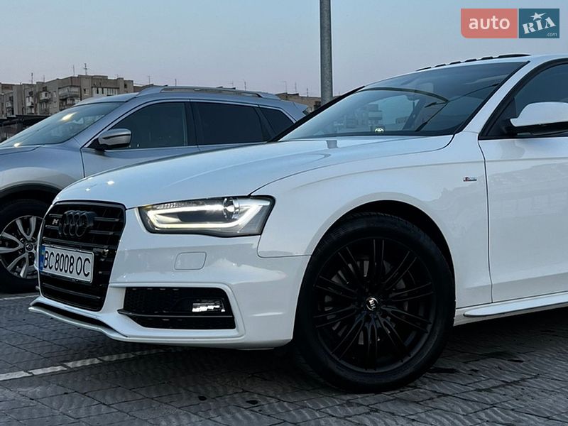 Седан Audi A4 2015 в Львові