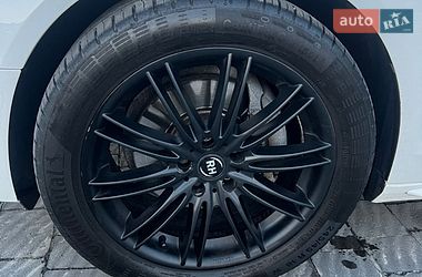 Седан Audi A4 2015 в Львові