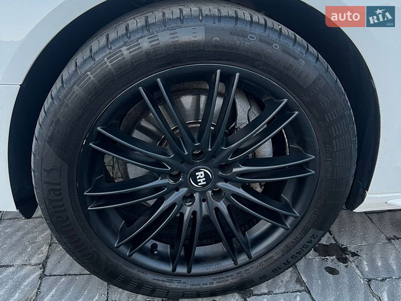 Седан Audi A4 2015 в Львові