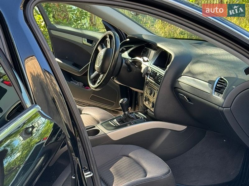 Седан Audi A4 2010 в Львові