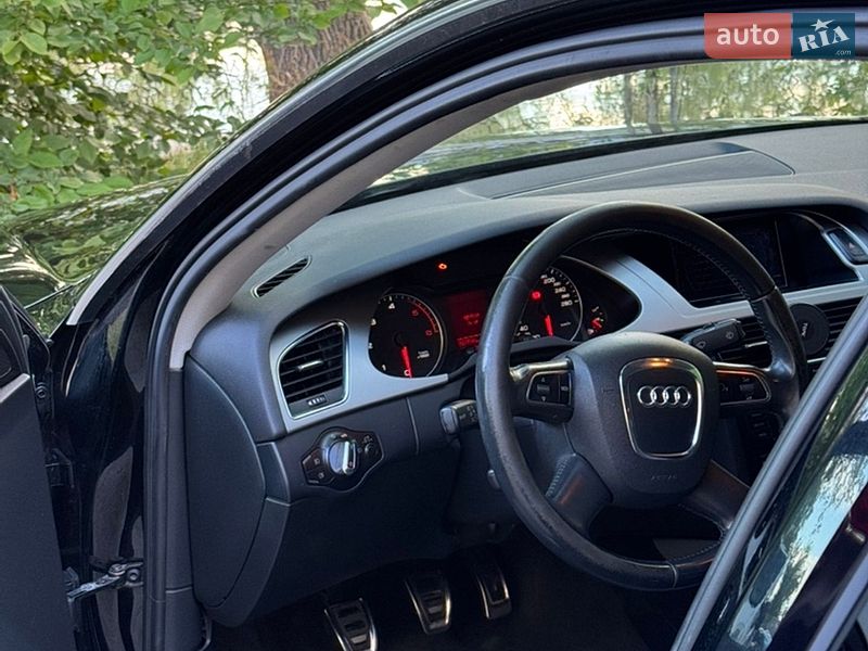 Седан Audi A4 2010 в Львові