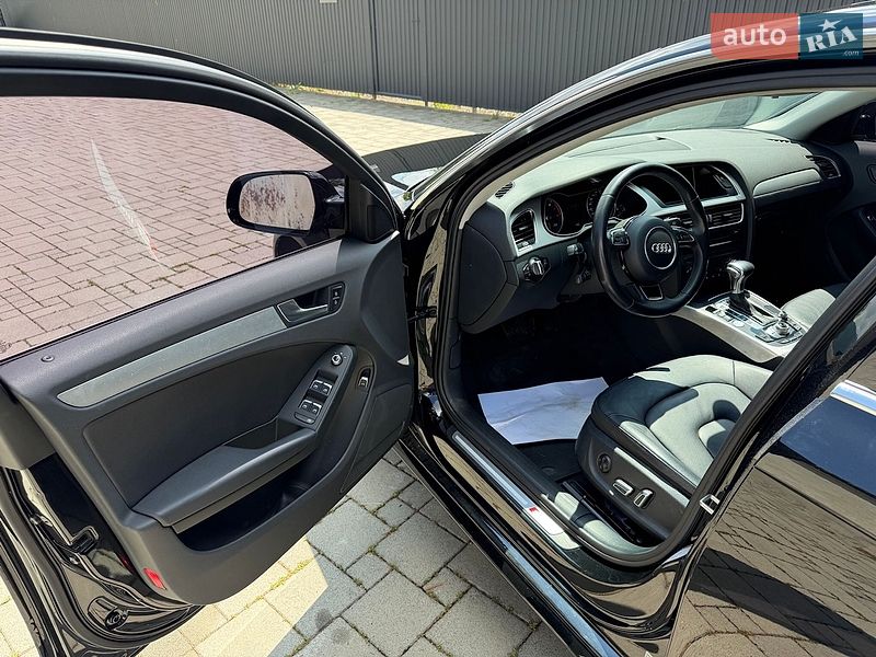Седан Audi A4 2015 в Виноградові