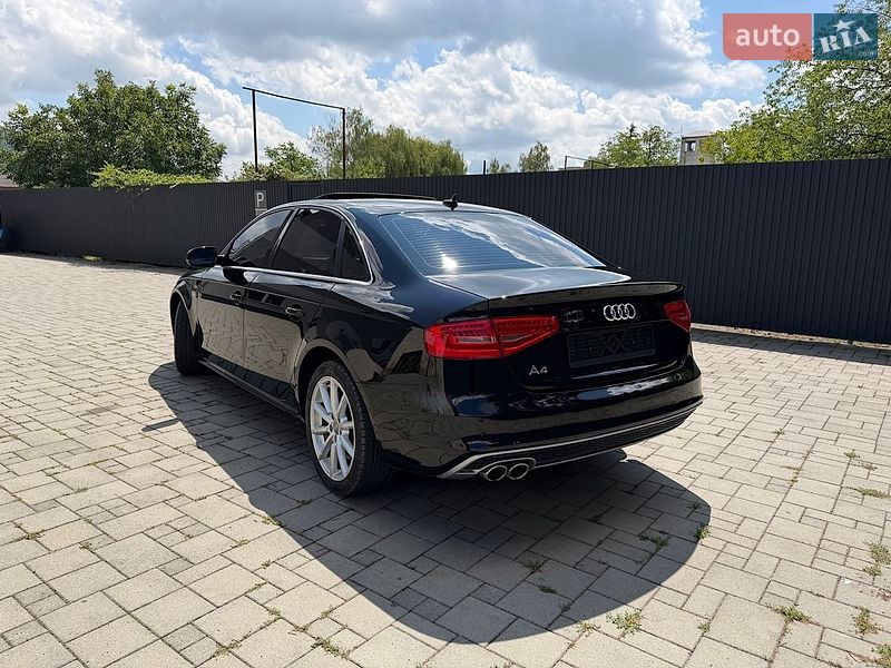 Седан Audi A4 2015 в Виноградові